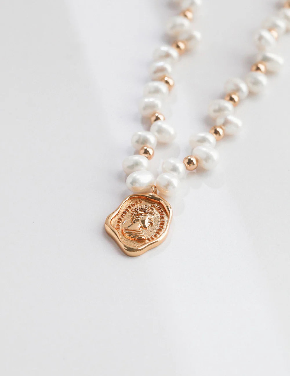 Reine Pearl Necklace