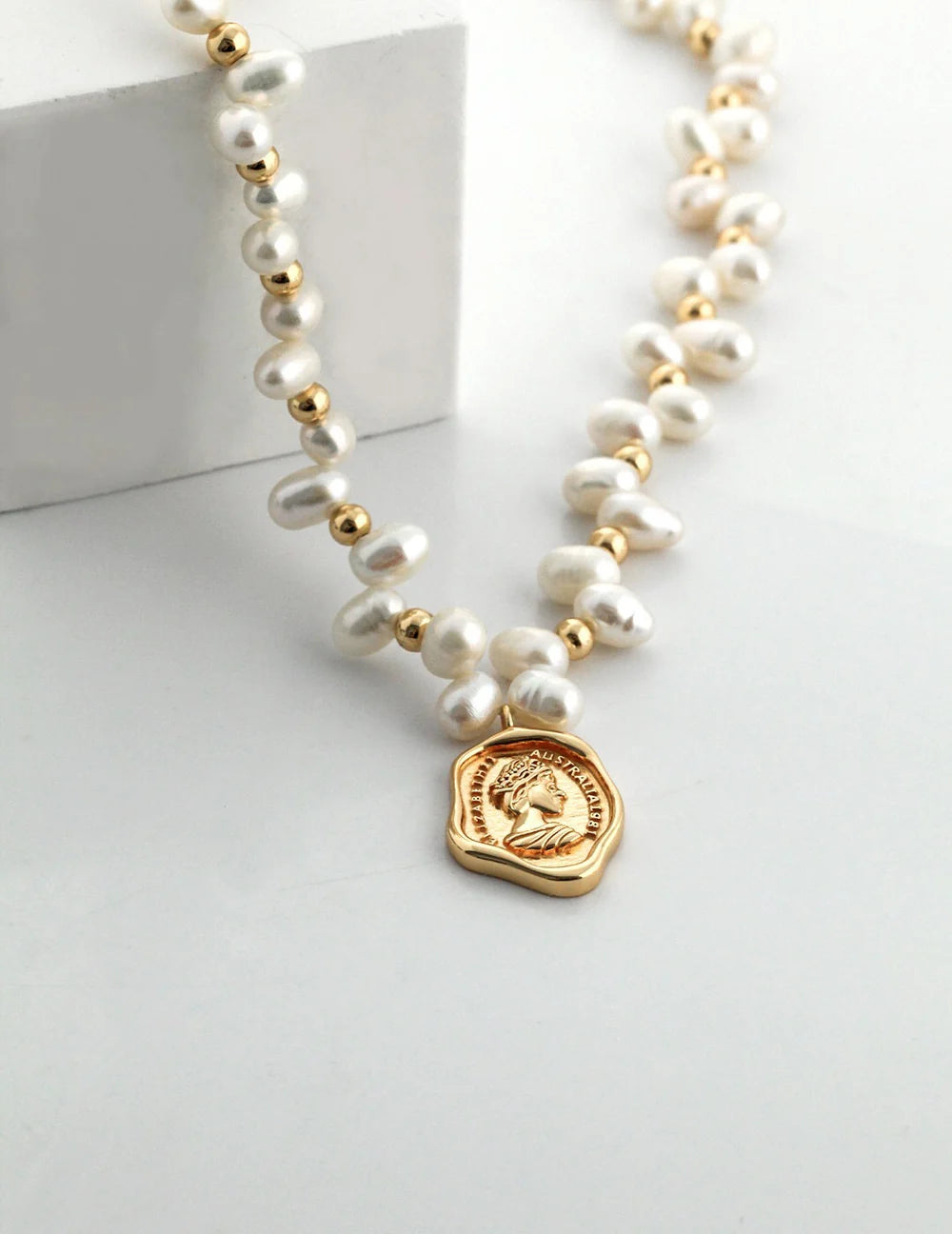 Reine Pearl Necklace